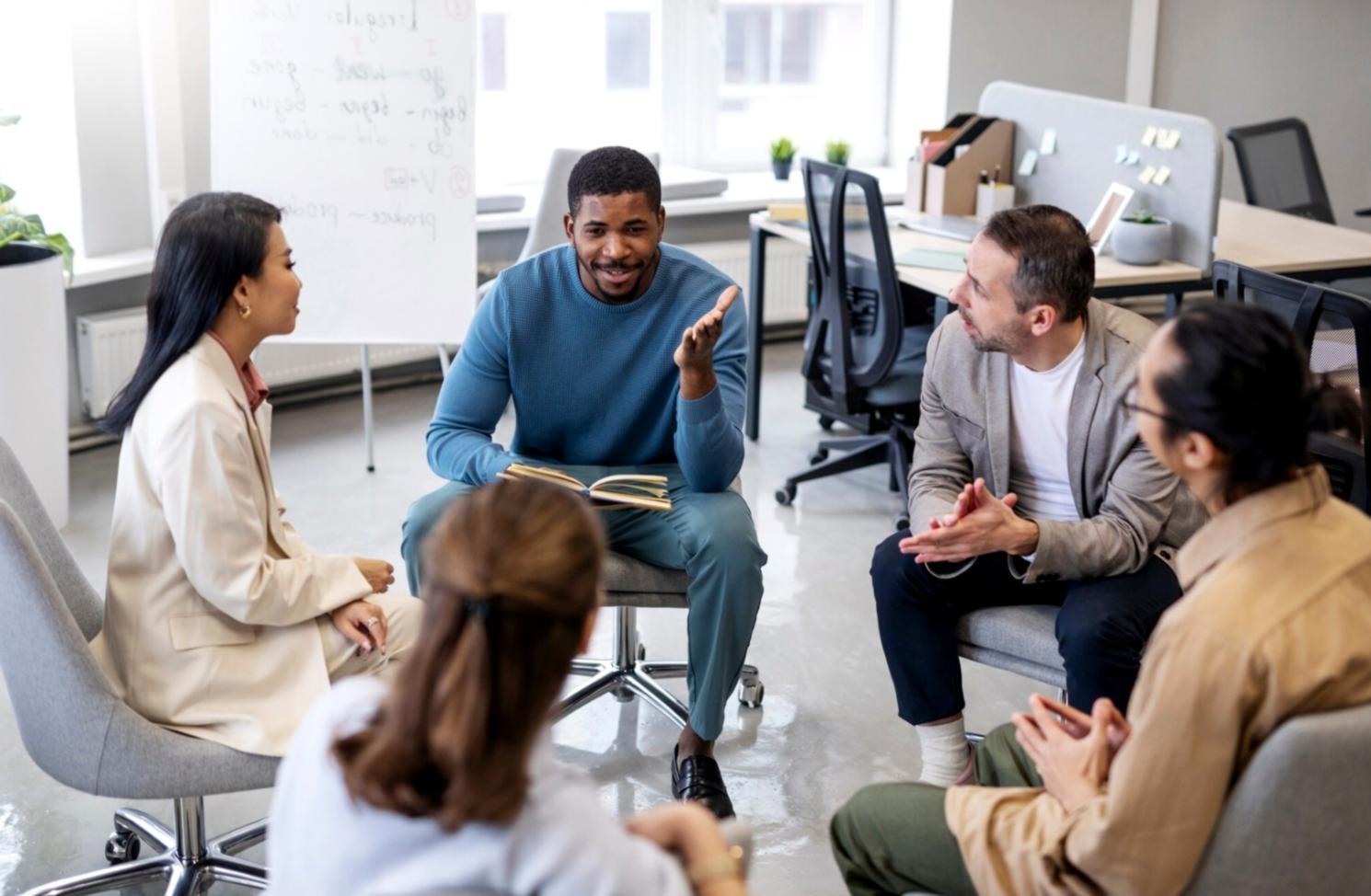 Schermo di computer con codice e progetto in sviluppo